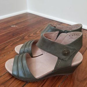 NWOT Earth Women's Attalea Barbados Sandal Size 8